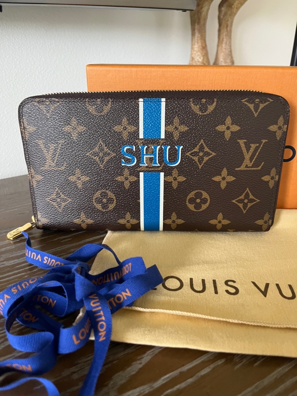 Louis Vuitton Zippy Monogram Organizer Wallet - Picture 3 of 12